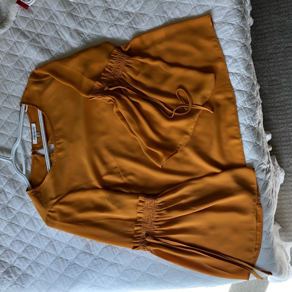 Chiffon material yellow billow sleeves shirt